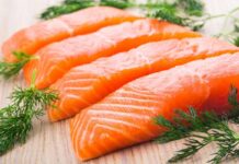 Qué hay que saber antes de consumir salmón crudo, según expertos y nutricionistas