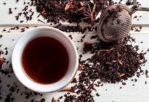 Por qué el té puede mejorar la salud del cabello y cómo usarlo en casa